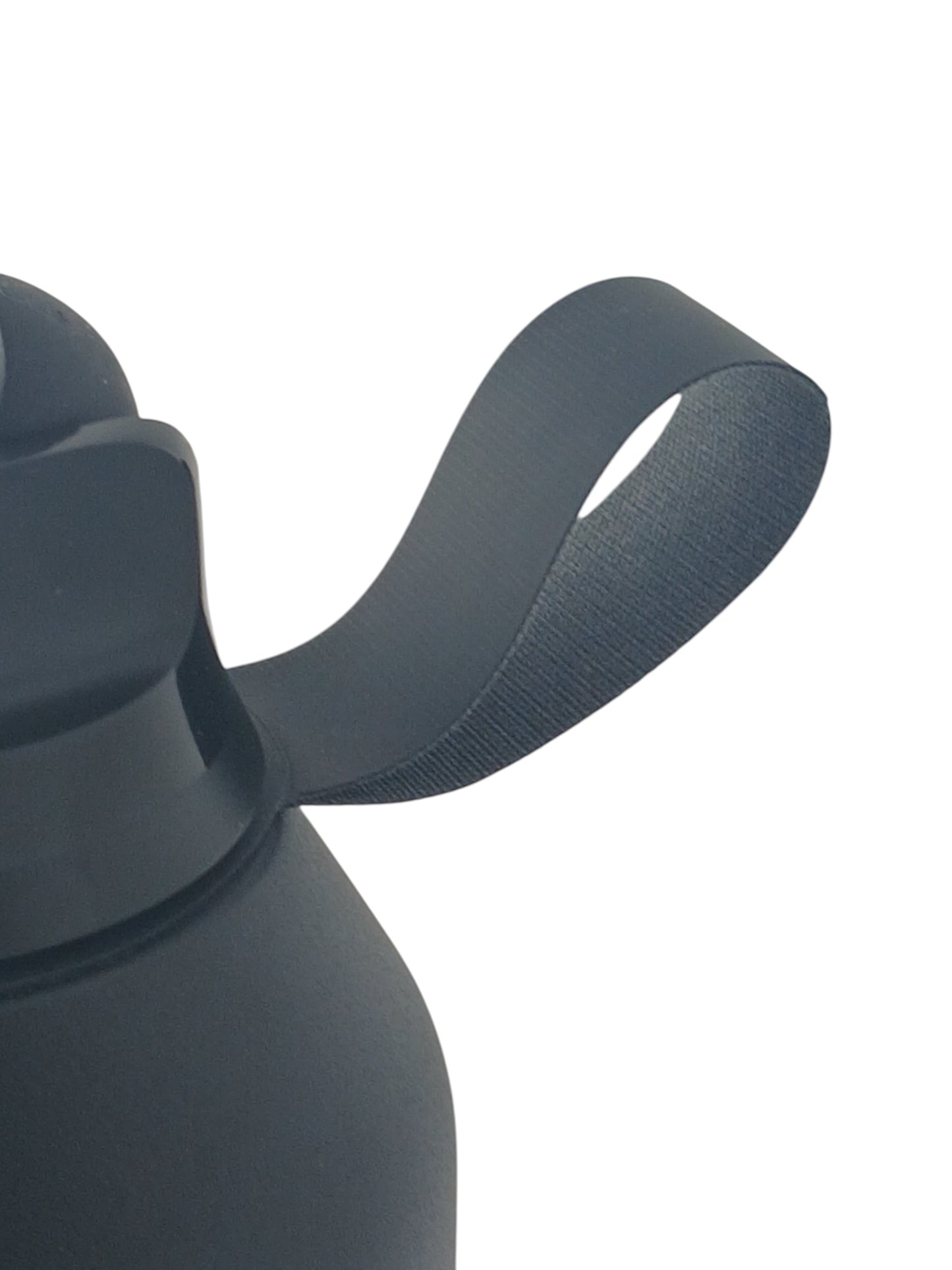 Department Store UK Chilly's Series 2 Midnight water bottle with a convenient black carry loop on the flip lid.